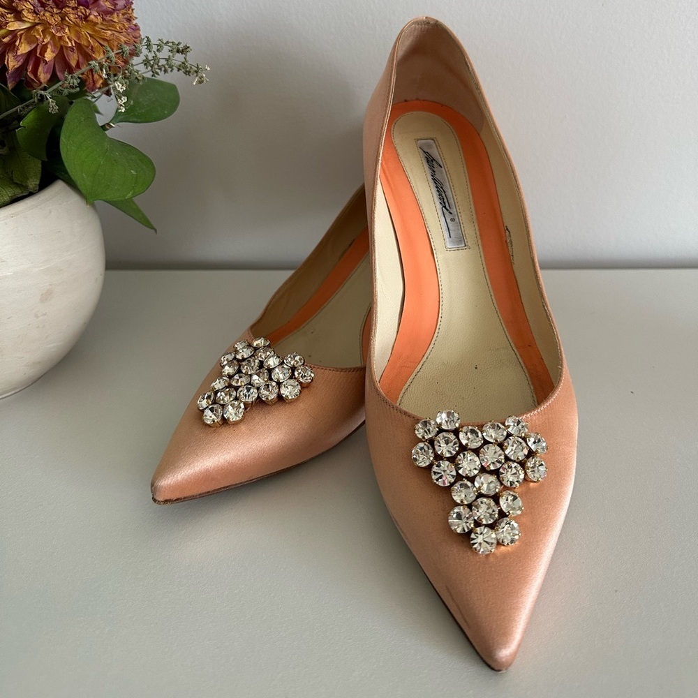 Brian Atwood salmon pink rhinestone jewelled satin kitten heels - size 39 / US 8